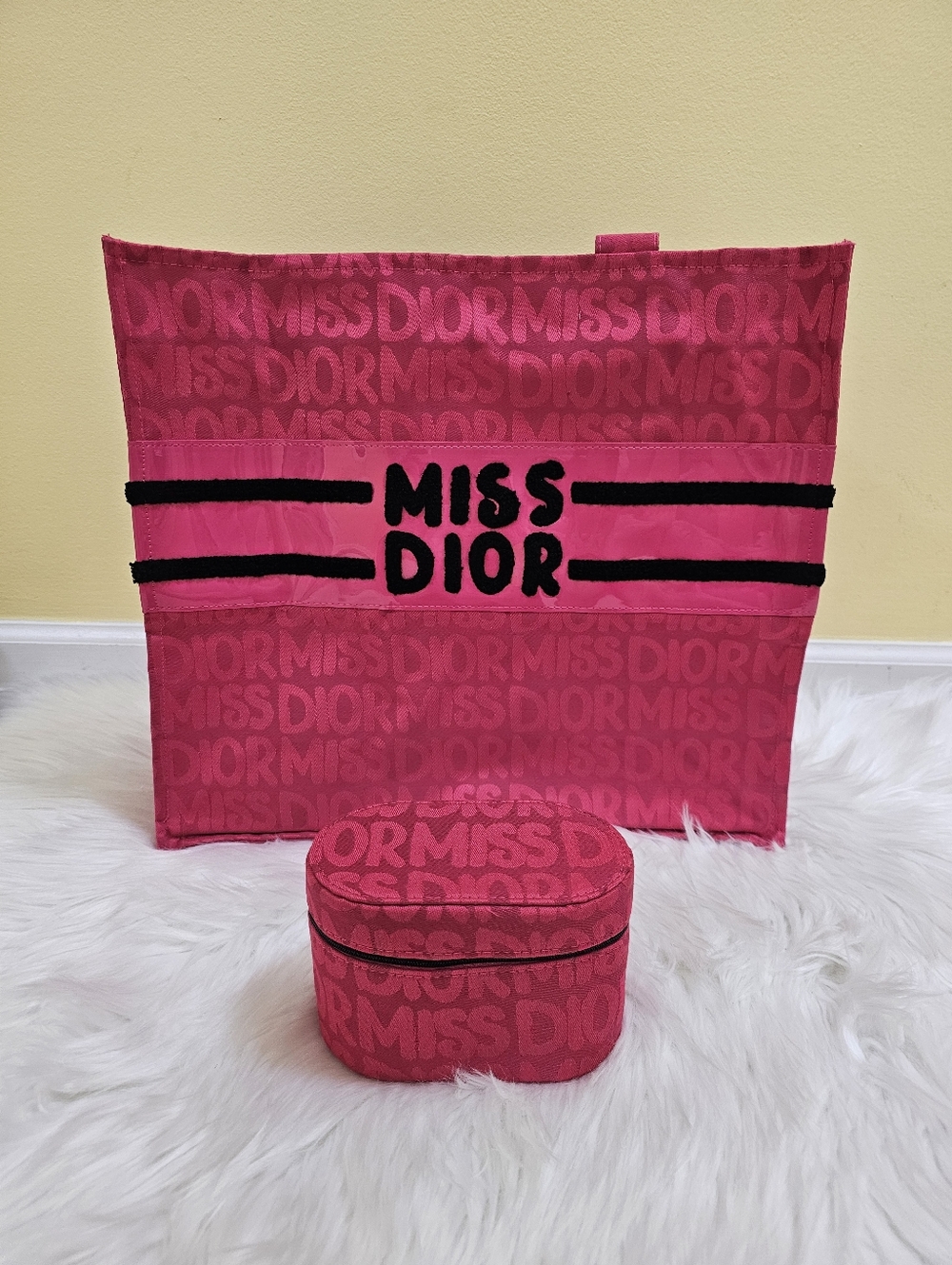 New Miss Dior Beauty Tote Bag Exclusive + matching makeup pouch - Picture 16 of 16